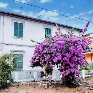  Apartment Casa Elegante In Mezzo Al Italy